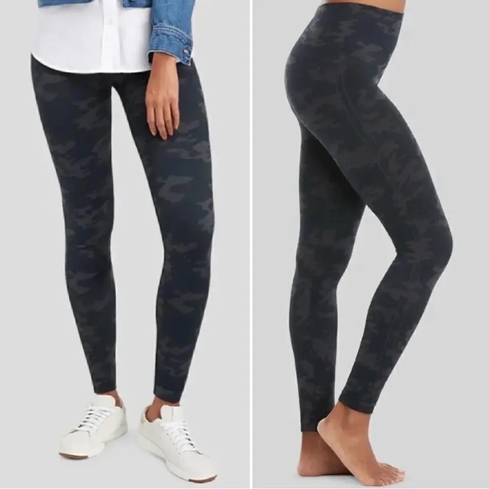 SPANX Look At Me Now seamless leggings feature a gray camo print size small